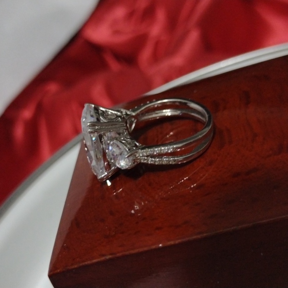 Leave Your Diamonds in the Vault Box and Dazzle th - Picture 10 of 14